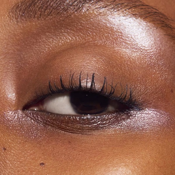 MAC ‘Taupe It Off’ Dazzleshadow Eye Shadow Stick - Picture 5 of 10